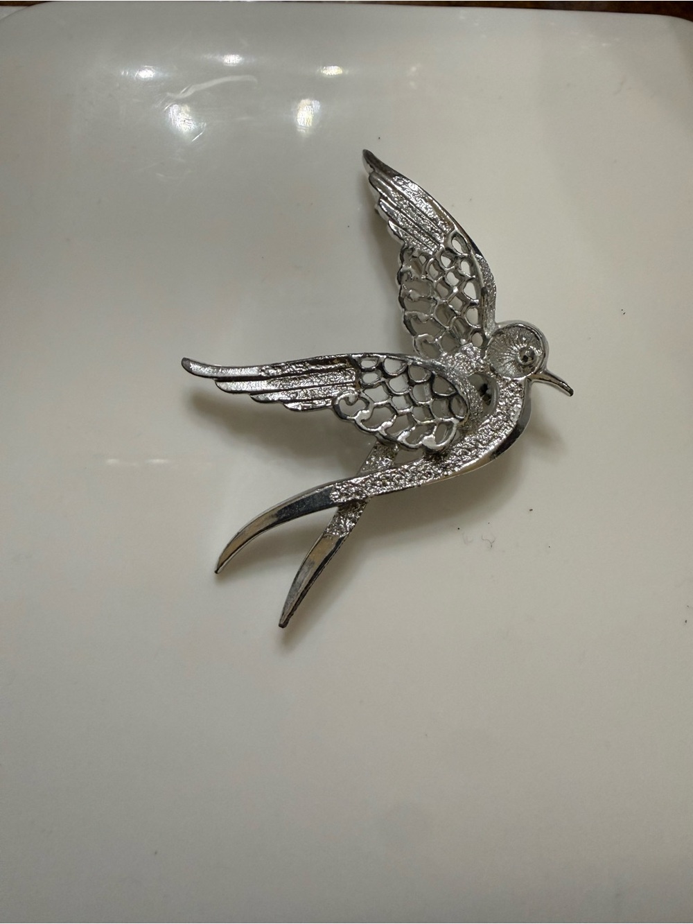 Silver Bird Brooch Pin – Elegant Flying Swallow